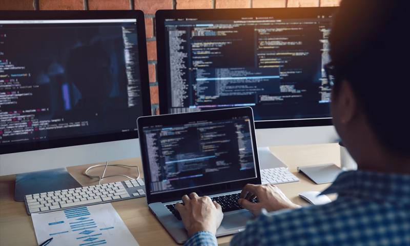 数据科学选型:R与Python如何赋能西林县网站建设?